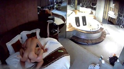 搞笑淫荡眼镜妹被连干两炮,清晰对白骚叫声不断!